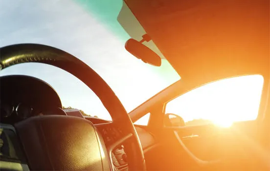 Chambre à arc au xénon pour systèmes embarqués automobiles-Vieillissement UV pour les écus, les grappes numériques et les écrans embarqués